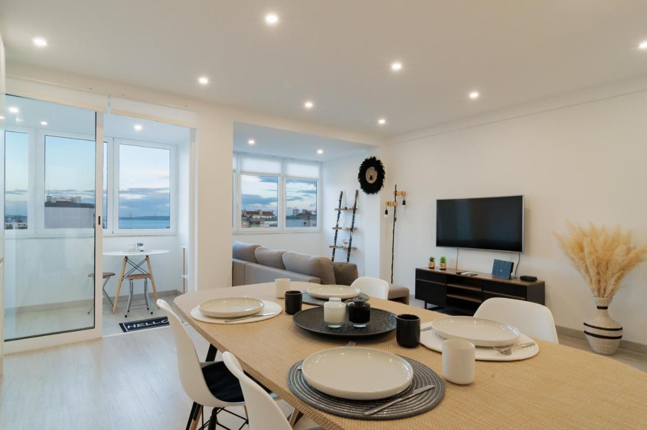 Stylish Apartment W/ River View By Lovelystay Oeiras Exterior foto
