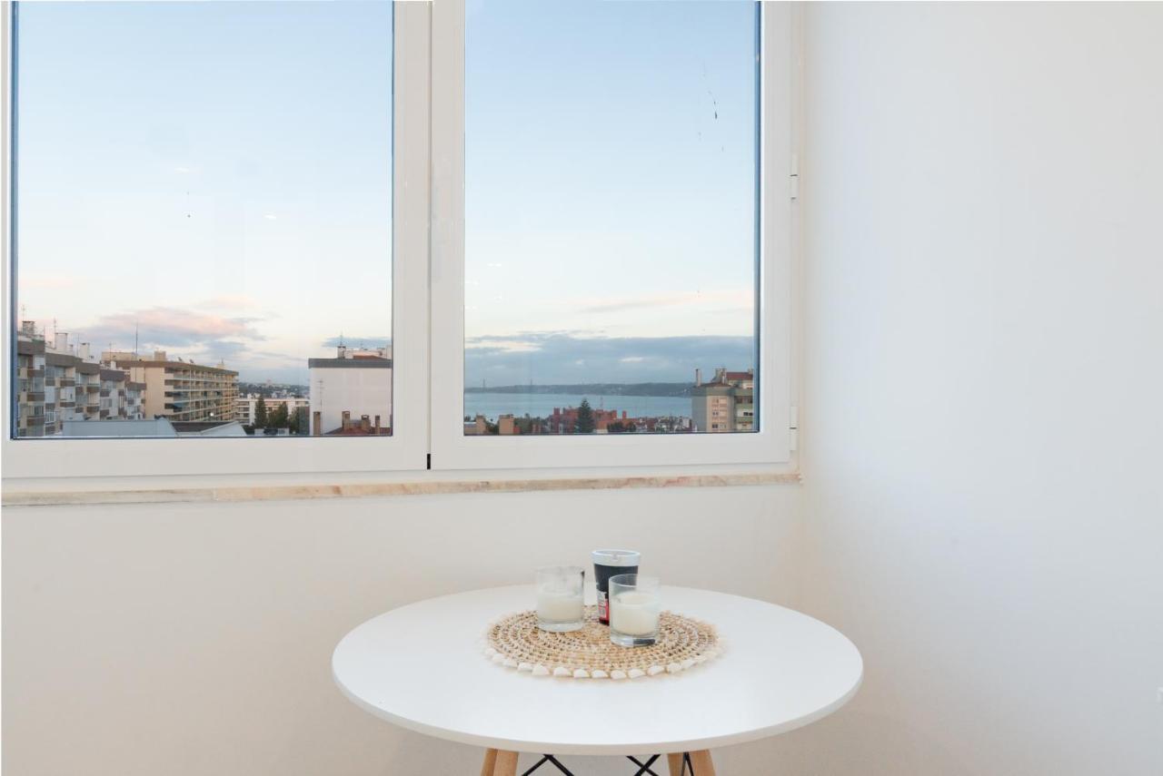Stylish Apartment W/ River View By Lovelystay Oeiras Exterior foto