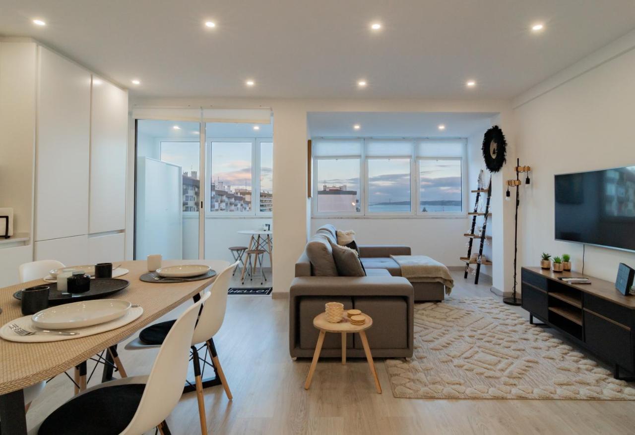 Stylish Apartment W/ River View By Lovelystay Oeiras Exterior foto